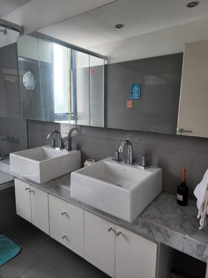 Apartamento Av Kennedy Y Cervino A Metros Embajada Eeuu บัวโนสไอเรส ภายนอก รูปภาพ